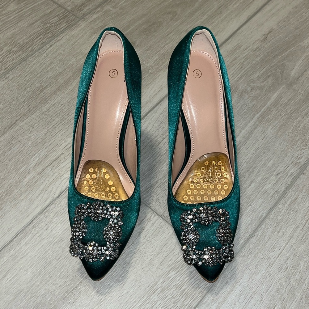 Green Velvet Crystal Embellished Pumps size 5